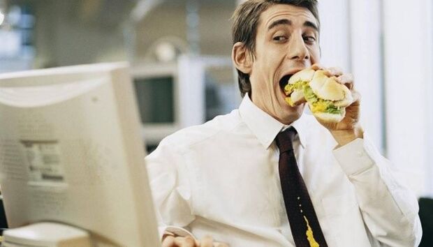 Junk Food als Ursache für chronische Prostatitis.